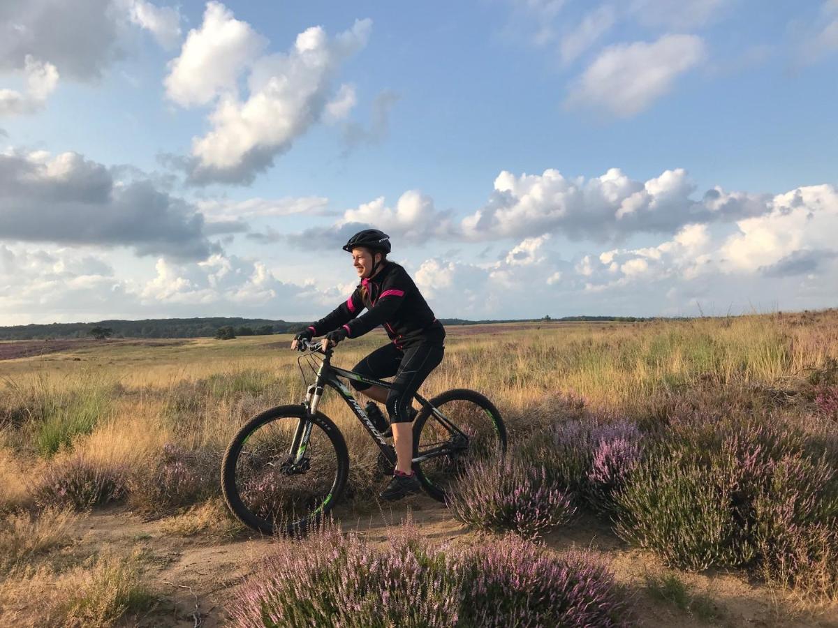 Chalet Op De Veluwe # Linde Putten Bagian luar foto